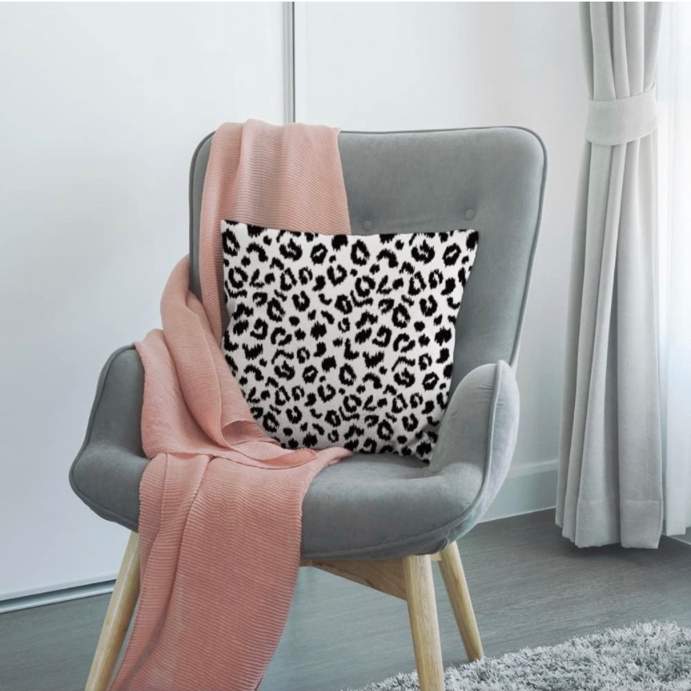 🎉HP Luxury Home | Elegant Modern Black & Beige Leopard Print Throw Pillow Cover - Picture 3 of 4